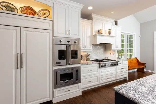 Kitchen remodeling, photograph 30