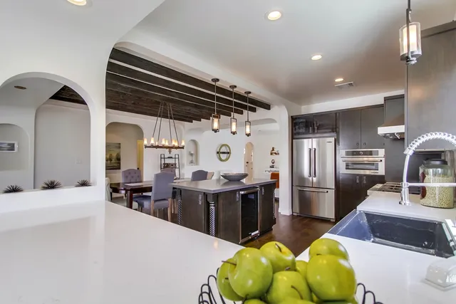 Kitchen remodeling, photograph 9