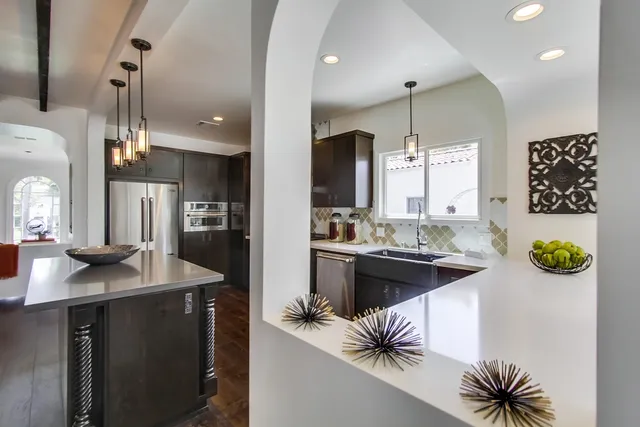 Kitchen remodeling, photograph 10