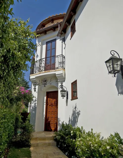 Exterior & poolside living, photograph 15