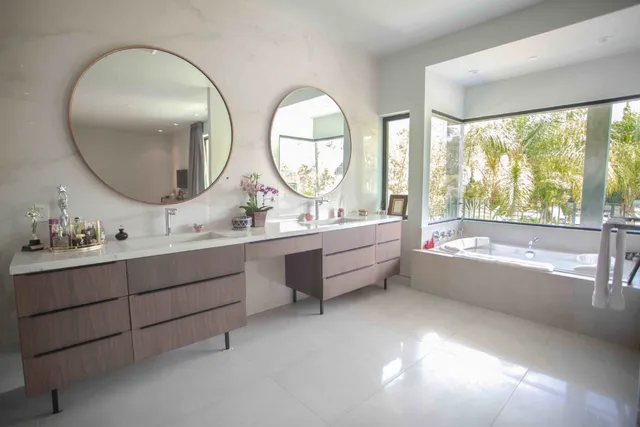 Bathroom remodeling, photograph 1