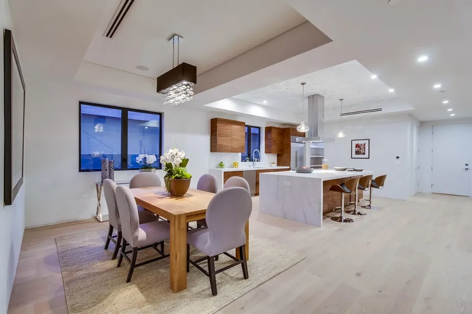 Kitchen connected to a dining space